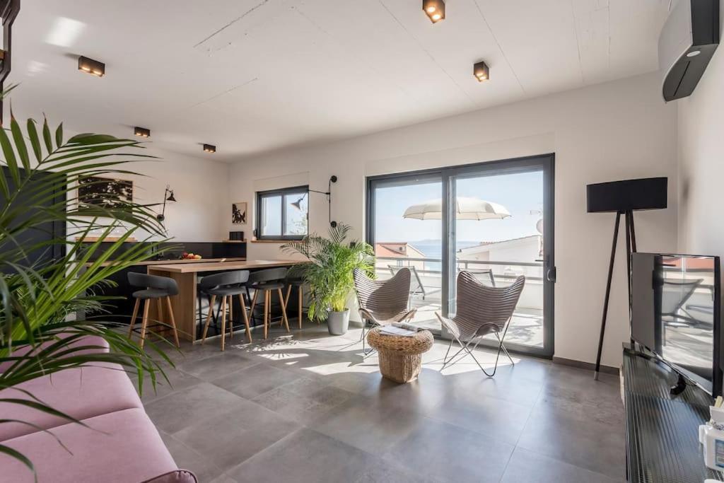 טרוגיר Holiday Home Lolina,Sea On A Palm! Heated Pool מראה חיצוני תמונה