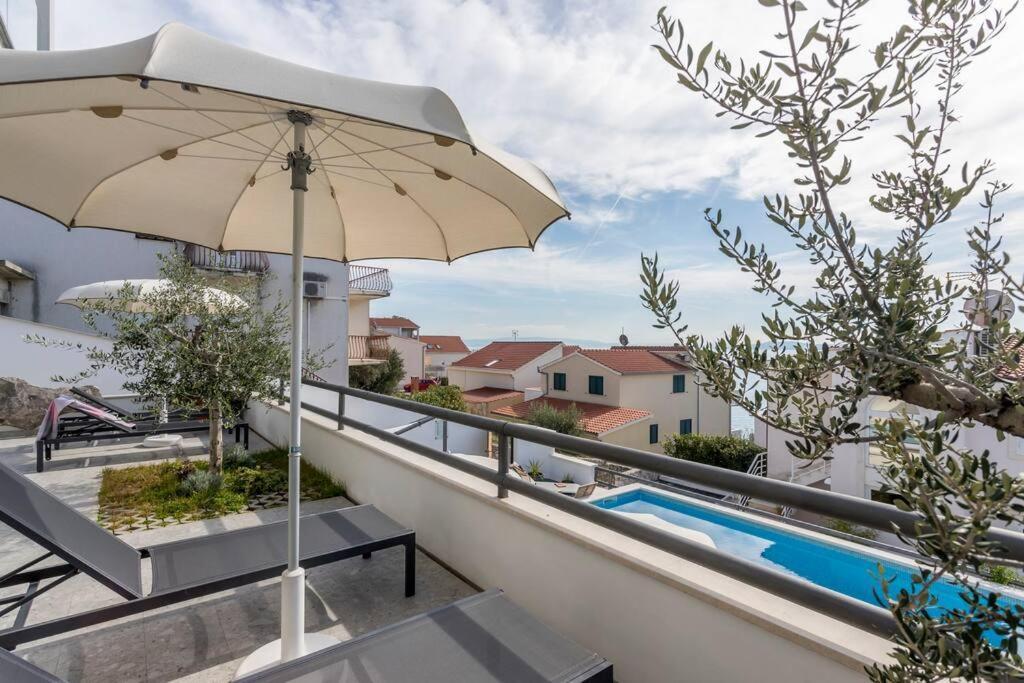 טרוגיר Holiday Home Lolina,Sea On A Palm! Heated Pool מראה חיצוני תמונה